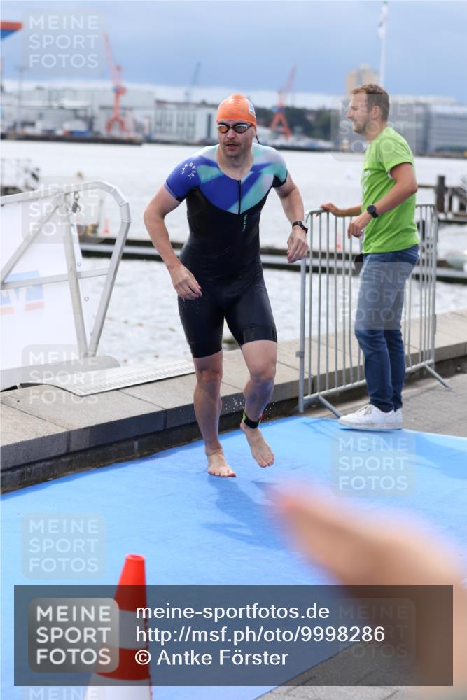 16.08.2026 - KN Förde Triathlon 2026 Antke Förster http://msf.ph/oto/9998286 16.08.2026 12:51:44 Schwimmen 594, 725, 594, 745, 746 meine-sportfotos.de