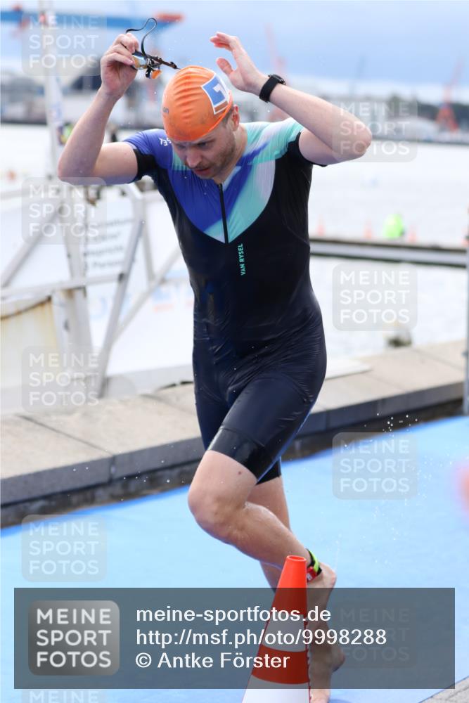 16.08.2026 - KN Förde Triathlon 2026 Antke Förster http://msf.ph/oto/9998288 16.08.2026 12:51:46 Schwimmen 594, 745, 746 meine-sportfotos.de