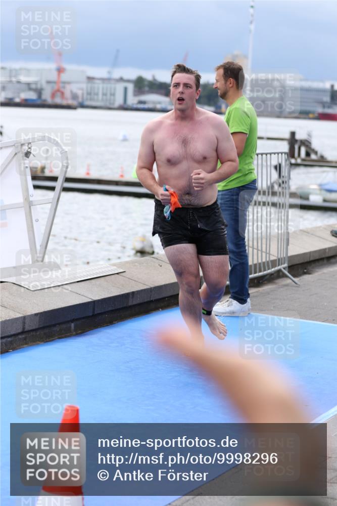 16.08.2026 - KN Förde Triathlon 2026 Antke Förster http://msf.ph/oto/9998296 16.08.2026 12:52:04 Schwimmen 594, 745, 746 meine-sportfotos.de
