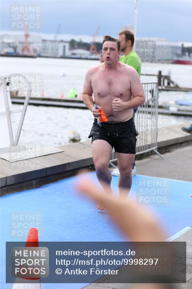 16.08.2026 - KN Förde Triathlon 2026 Antke Förster http://msf.ph/oto/9998297 16.08.2026 12:52:04 Schwimmen 594, 745, 746 meine-sportfotos.de
