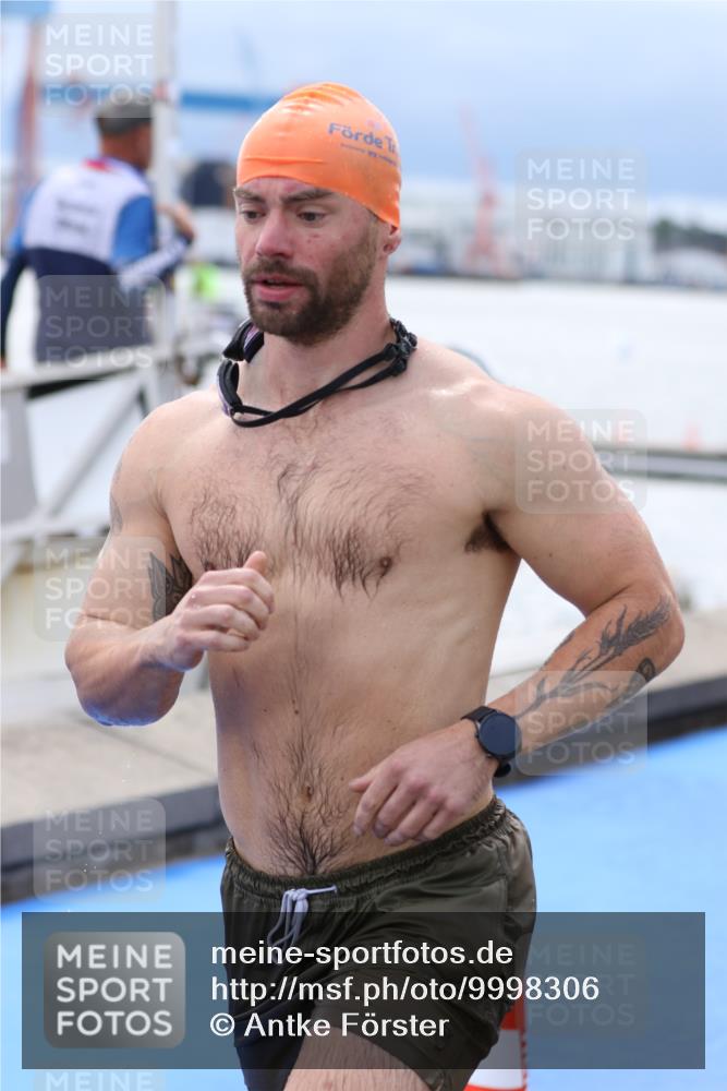16.08.2026 - KN Förde Triathlon 2026 Antke Förster http://msf.ph/oto/9998306 16.08.2026 12:52:35 Schwimmen 606, 604, 716, 722, 735 meine-sportfotos.de