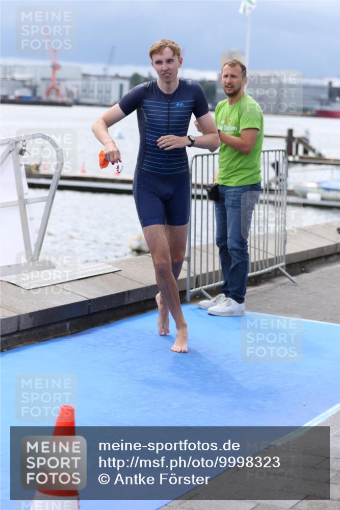 16.08.2026 - KN Förde Triathlon 2026 Antke Förster http://msf.ph/oto/9998323 16.08.2026 12:53:01 Schwimmen 577, 604, 716, 722, 735, 577, 610, 731, 743 meine-sportfotos.de