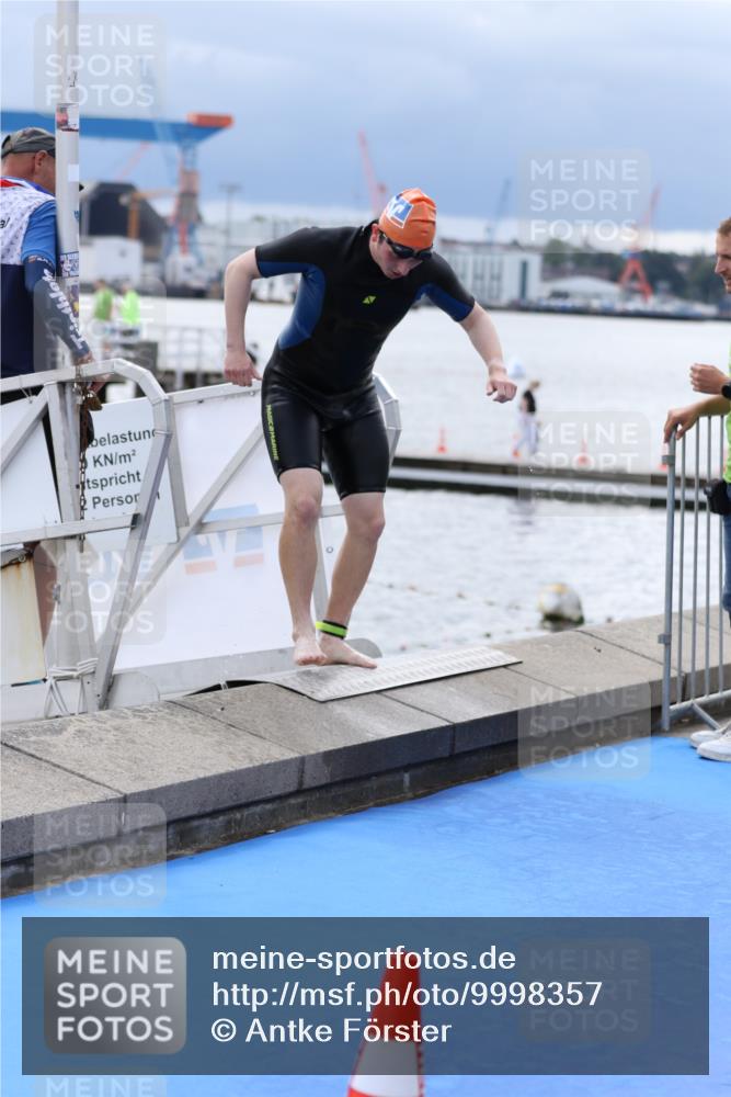 16.08.2026 - KN Förde Triathlon 2026 Antke Förster http://msf.ph/oto/9998357 16.08.2026 12:54:05 Schwimmen 608, 609, 730, 737 meine-sportfotos.de