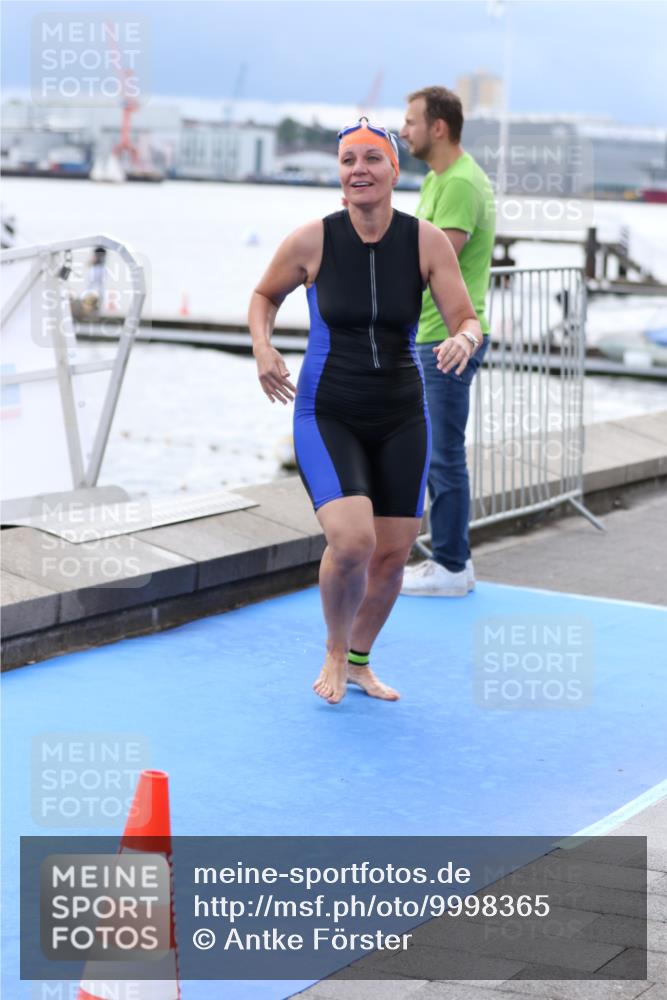 16.08.2026 - KN Förde Triathlon 2026 Antke Förster http://msf.ph/oto/9998365 16.08.2026 12:54:37 Schwimmen 734, 736 meine-sportfotos.de