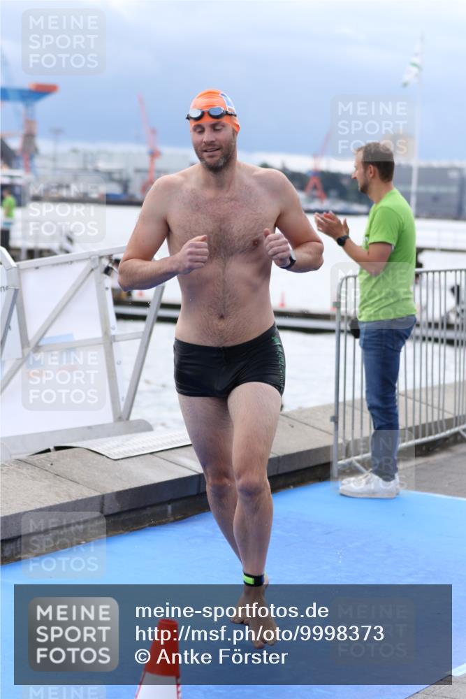 16.08.2026 - KN Förde Triathlon 2026 Antke Förster http://msf.ph/oto/9998373 16.08.2026 12:54:47 Schwimmen 734, 736 meine-sportfotos.de