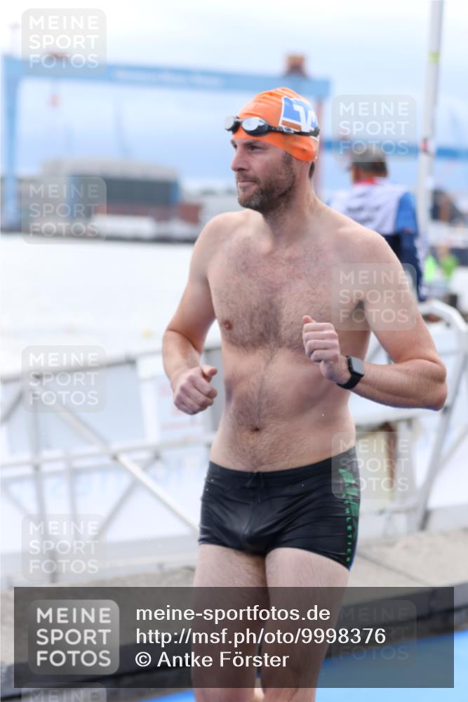 16.08.2026 - KN Förde Triathlon 2026 Antke Förster http://msf.ph/oto/9998376 16.08.2026 12:54:48 Schwimmen 734, 736 meine-sportfotos.de