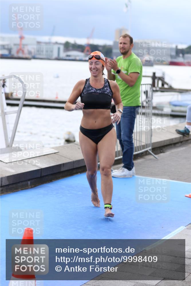 16.08.2026 - KN Förde Triathlon 2026 Antke Förster http://msf.ph/oto/9998409 16.08.2026 12:55:58 Schwimmen 726, 732, 738, 739 meine-sportfotos.de