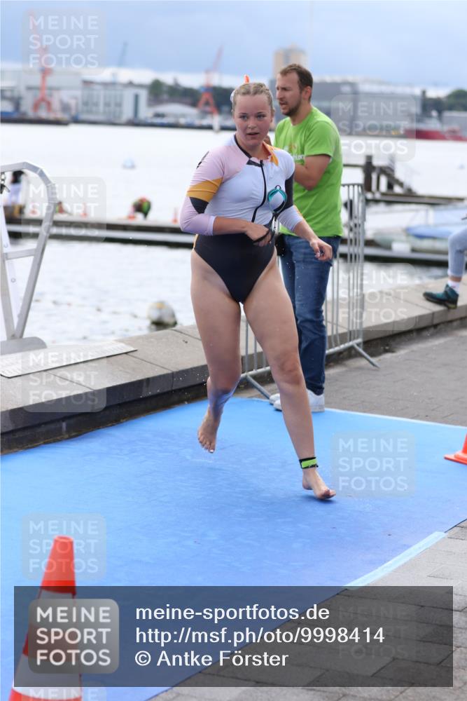 16.08.2026 - KN Förde Triathlon 2026 Antke Förster http://msf.ph/oto/9998414 16.08.2026 12:56:33 Schwimmen 717, 742 meine-sportfotos.de