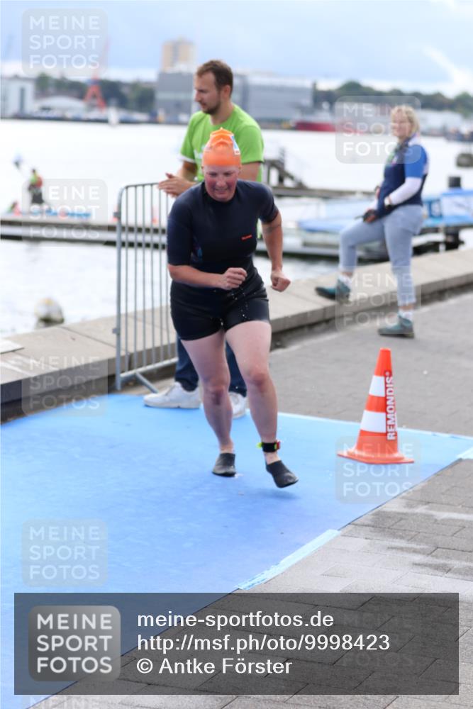 16.08.2026 - KN Förde Triathlon 2026 Antke Förster http://msf.ph/oto/9998423 16.08.2026 12:56:53 Schwimmen 717, 742 meine-sportfotos.de