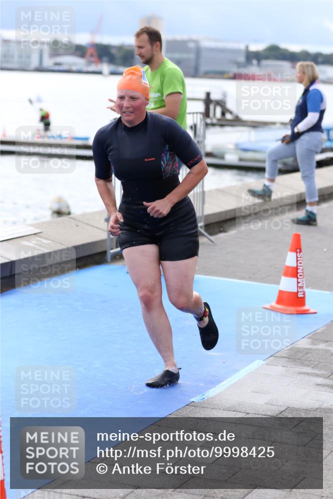 16.08.2026 - KN Förde Triathlon 2026 Antke Förster http://msf.ph/oto/9998425 16.08.2026 12:56:54 Schwimmen 717, 742 meine-sportfotos.de
