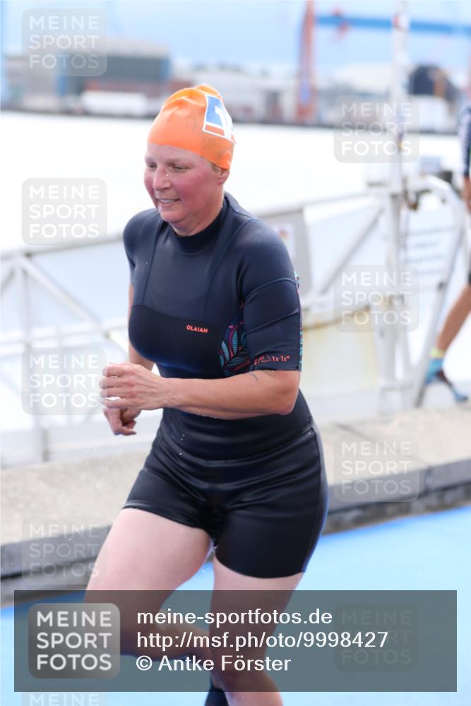 16.08.2026 - KN Förde Triathlon 2026 Antke Förster http://msf.ph/oto/9998427 16.08.2026 12:56:55 Schwimmen 717, 742 meine-sportfotos.de
