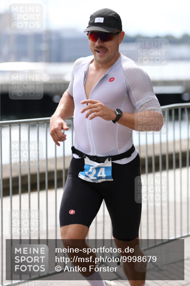16.08.2026 - KN Förde Triathlon 2026 Antke Förster http://msf.ph/oto/9998679 16.08.2026 13:30:42 Laufen  meine-sportfotos.de