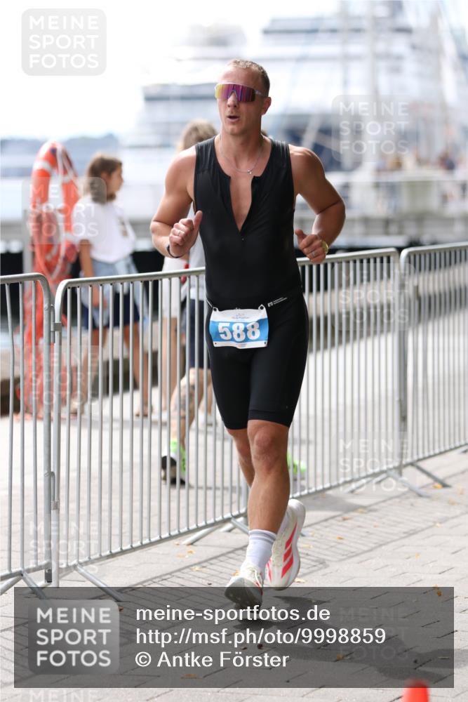 16.08.2026 - KN Förde Triathlon 2026 Antke Förster http://msf.ph/oto/9998859 16.08.2026 13:35:17 Laufen  meine-sportfotos.de