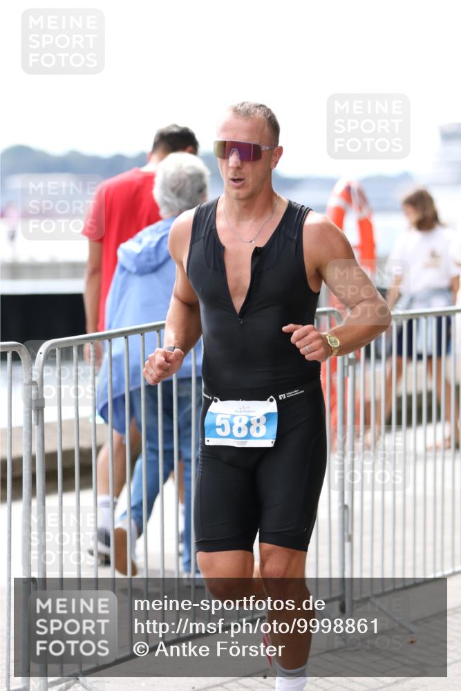 16.08.2026 - KN Förde Triathlon 2026 Antke Förster http://msf.ph/oto/9998861 16.08.2026 13:35:17 Laufen  meine-sportfotos.de