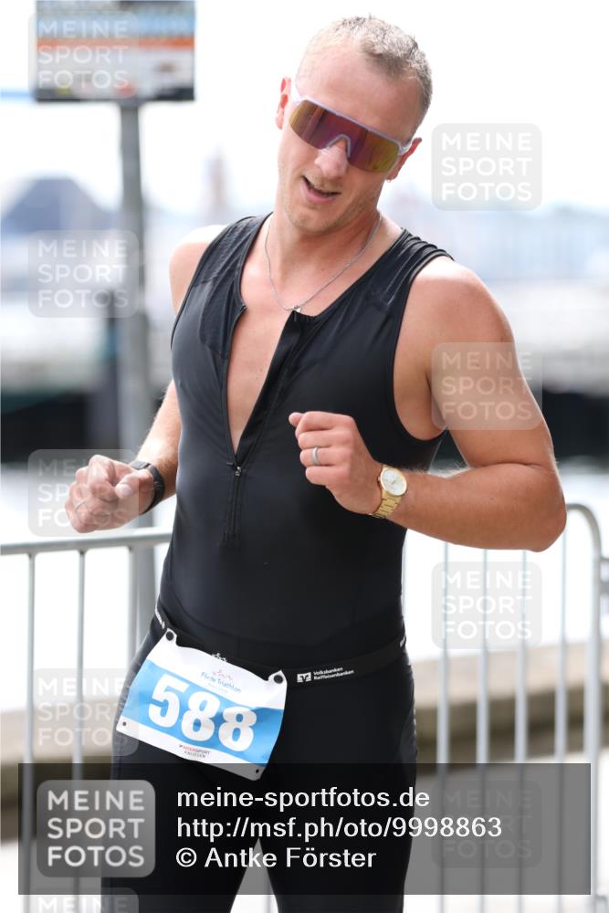 16.08.2026 - KN Förde Triathlon 2026 Antke Förster http://msf.ph/oto/9998863 16.08.2026 13:35:19 Laufen  meine-sportfotos.de