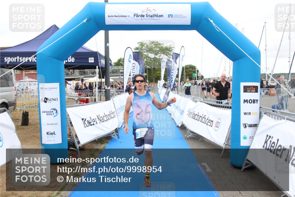 16.08.2026 - KN Förde Triathlon 2026 Markus Tischler http://msf.ph/oto/9998954 16.08.2026 12:10:59 Ziel 386, 386 meine-sportfotos.de