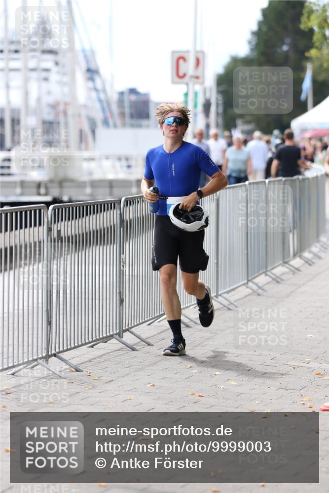 16.08.2026 - KN Förde Triathlon 2026 Antke Förster http://msf.ph/oto/9999003 16.08.2026 13:38:21 Laufen  meine-sportfotos.de