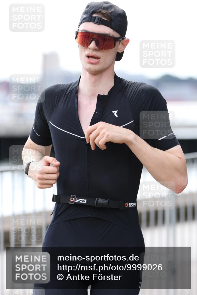16.08.2026 - KN Förde Triathlon 2026 Antke Förster http://msf.ph/oto/9999026 16.08.2026 13:38:38 Laufen  meine-sportfotos.de