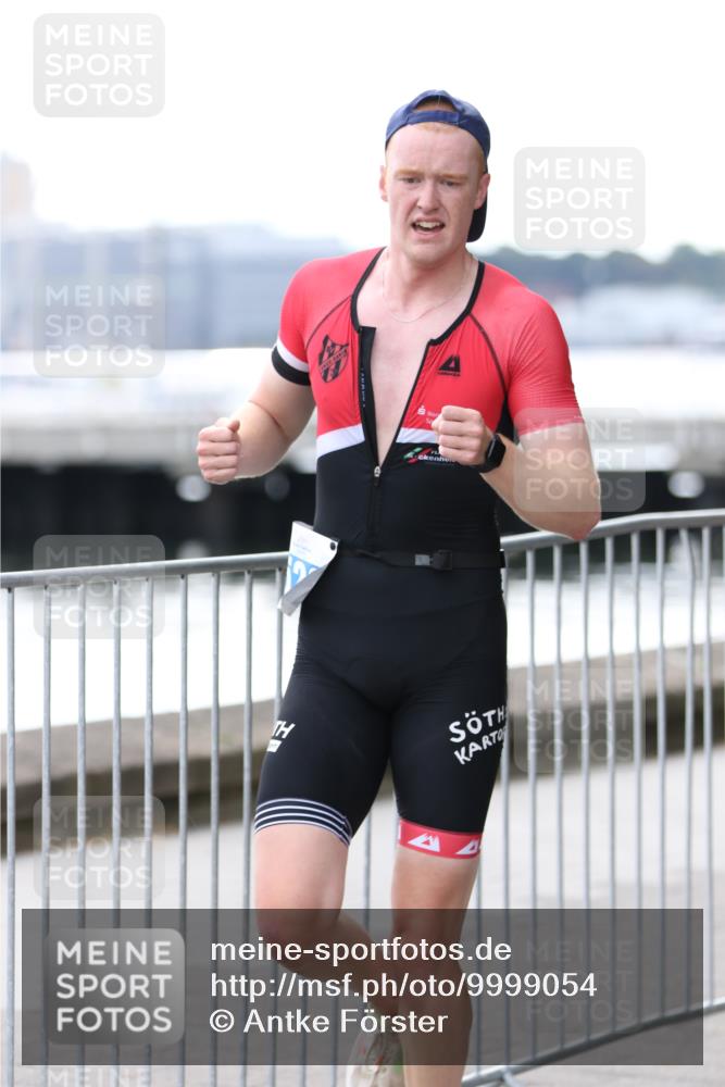 16.08.2026 - KN Förde Triathlon 2026 Antke Förster http://msf.ph/oto/9999054 16.08.2026 13:39:08 Laufen  meine-sportfotos.de