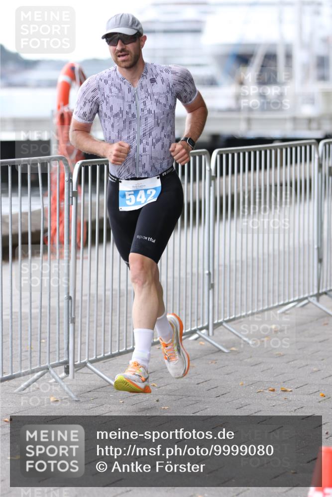 16.08.2026 - KN Förde Triathlon 2026 Antke Förster http://msf.ph/oto/9999080 16.08.2026 13:39:44 Laufen  meine-sportfotos.de