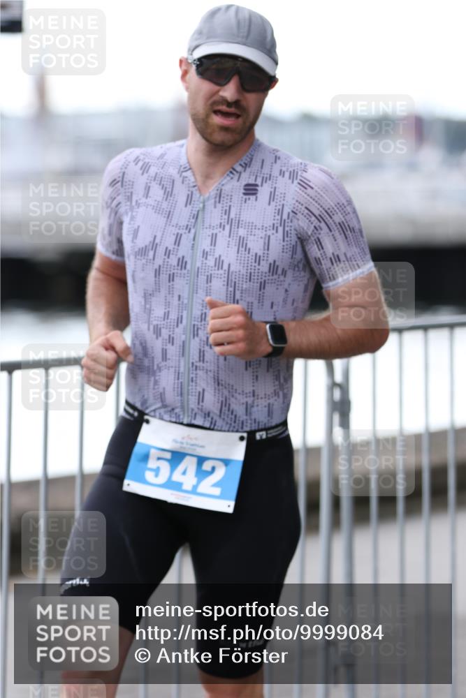 16.08.2026 - KN Förde Triathlon 2026 Antke Förster http://msf.ph/oto/9999084 16.08.2026 13:39:45 Laufen  meine-sportfotos.de