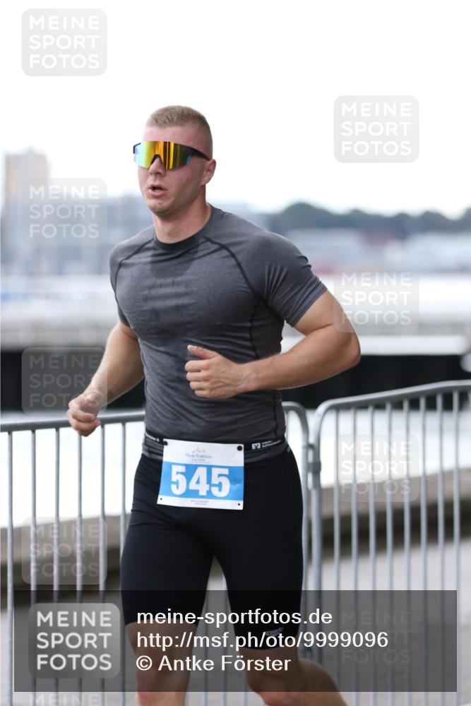 16.08.2026 - KN Förde Triathlon 2026 Antke Förster http://msf.ph/oto/9999096 16.08.2026 13:39:55 Laufen  meine-sportfotos.de