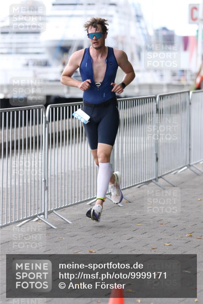 16.08.2026 - KN Förde Triathlon 2026 Antke Förster http://msf.ph/oto/9999171 16.08.2026 13:41:08 Laufen  meine-sportfotos.de