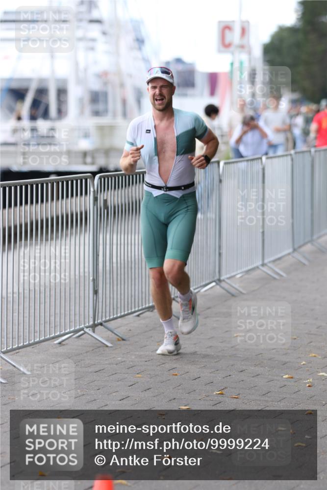16.08.2026 - KN Förde Triathlon 2026 Antke Förster http://msf.ph/oto/9999224 16.08.2026 13:42:21 Laufen  meine-sportfotos.de