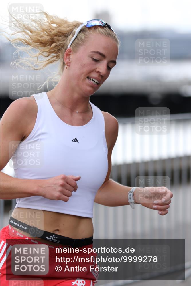 16.08.2026 - KN Förde Triathlon 2026 Antke Förster http://msf.ph/oto/9999278 16.08.2026 13:43:25 Laufen  meine-sportfotos.de