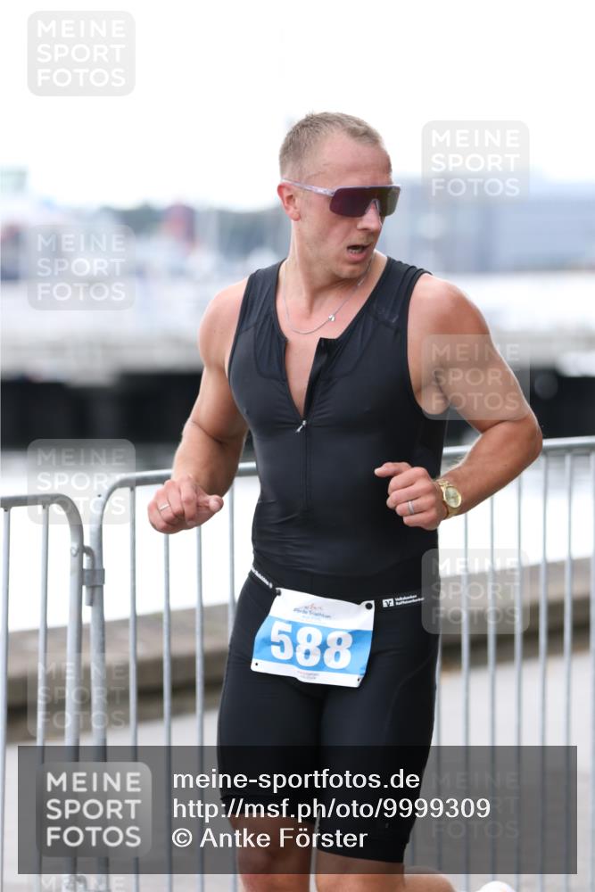 16.08.2026 - KN Förde Triathlon 2026 Antke Förster http://msf.ph/oto/9999309 16.08.2026 13:44:03 Laufen  meine-sportfotos.de