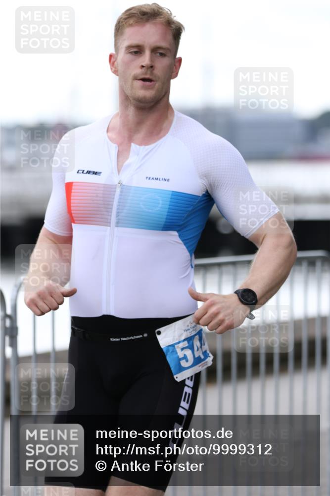16.08.2026 - KN Förde Triathlon 2026 Antke Förster http://msf.ph/oto/9999312 16.08.2026 13:44:05 Laufen  meine-sportfotos.de
