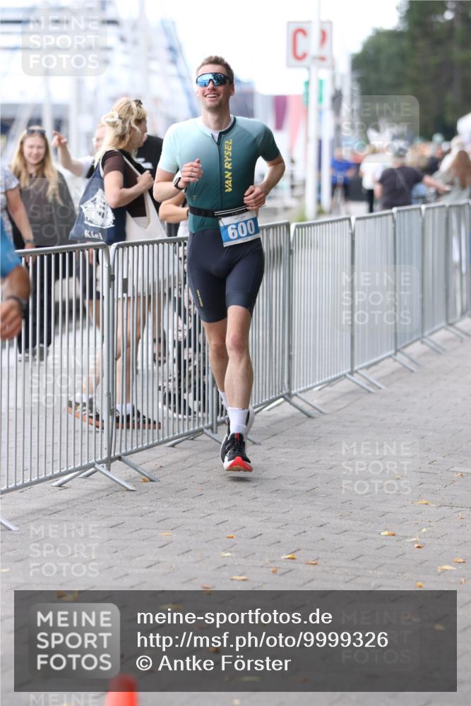 16.08.2026 - KN Förde Triathlon 2026 Antke Förster http://msf.ph/oto/9999326 16.08.2026 13:44:20 Laufen  meine-sportfotos.de