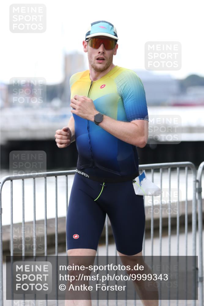 16.08.2026 - KN Förde Triathlon 2026 Antke Förster http://msf.ph/oto/9999343 16.08.2026 13:44:41 Laufen  meine-sportfotos.de