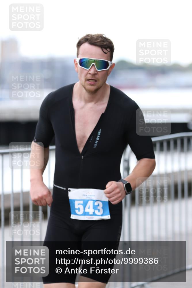16.08.2026 - KN Förde Triathlon 2026 Antke Förster http://msf.ph/oto/9999386 16.08.2026 13:45:31 Laufen  meine-sportfotos.de