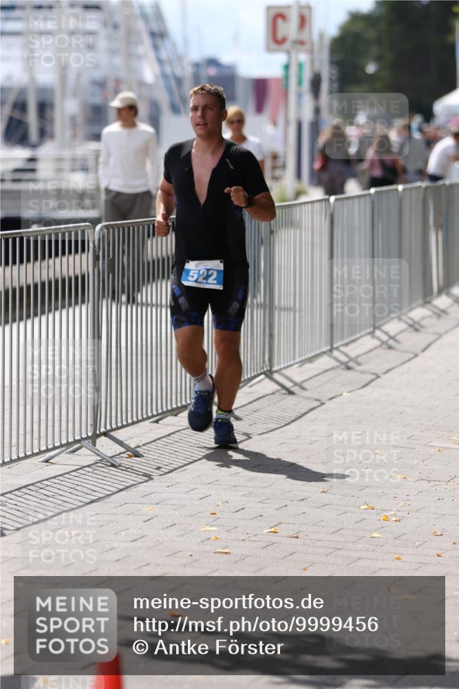 16.08.2026 - KN Förde Triathlon 2026 Antke Förster http://msf.ph/oto/9999456 16.08.2026 13:47:04 Laufen  meine-sportfotos.de