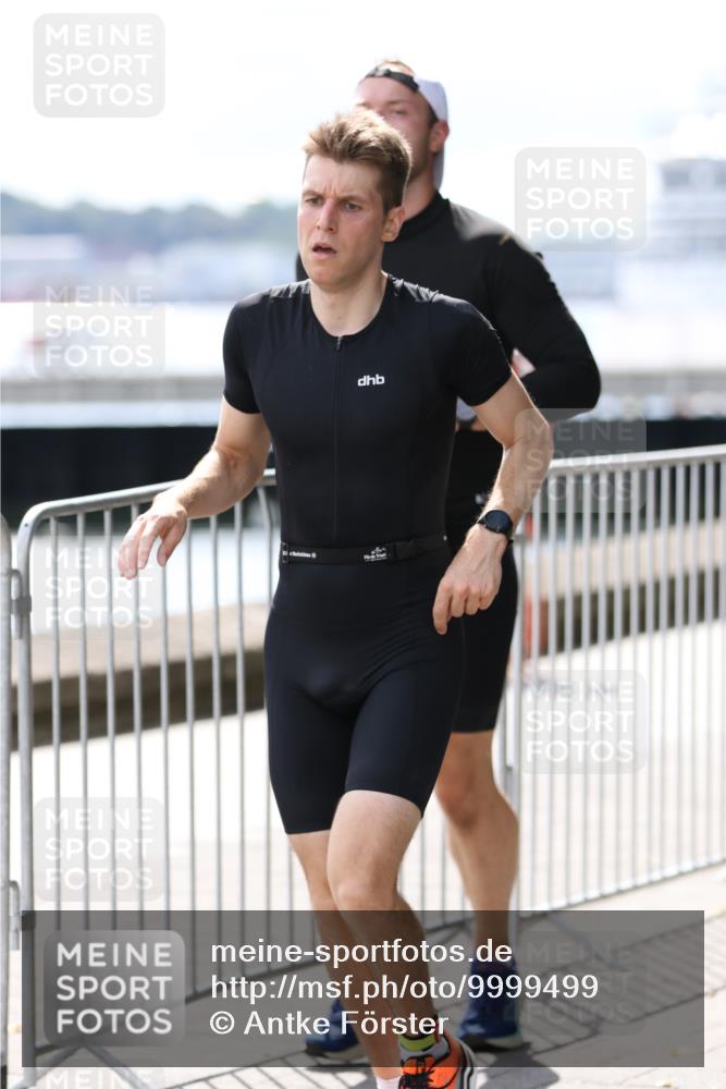 16.08.2026 - KN Förde Triathlon 2026 Antke Förster http://msf.ph/oto/9999499 16.08.2026 13:47:57 Laufen  meine-sportfotos.de