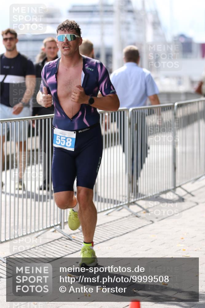 16.08.2026 - KN Förde Triathlon 2026 Antke Förster http://msf.ph/oto/9999508 16.08.2026 13:48:13 Laufen  meine-sportfotos.de