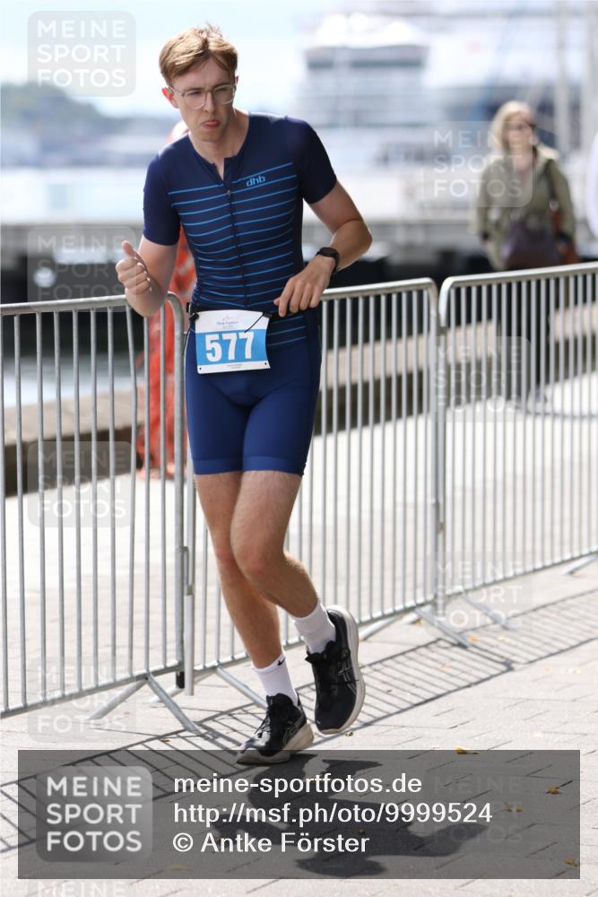 16.08.2026 - KN Förde Triathlon 2026 Antke Förster http://msf.ph/oto/9999524 16.08.2026 13:48:34 Laufen  meine-sportfotos.de