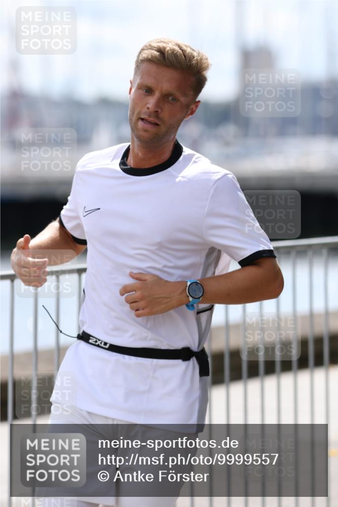 16.08.2026 - KN Förde Triathlon 2026 Antke Förster http://msf.ph/oto/9999557 16.08.2026 13:49:13 Laufen  meine-sportfotos.de