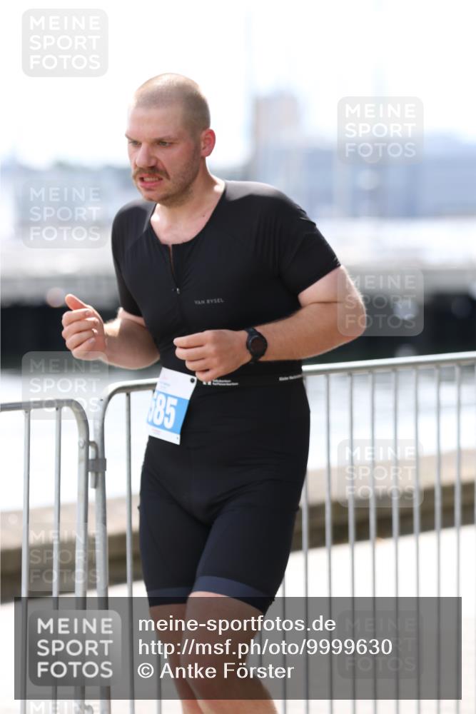 16.08.2026 - KN Förde Triathlon 2026 Antke Förster http://msf.ph/oto/9999630 16.08.2026 13:50:35 Laufen  meine-sportfotos.de