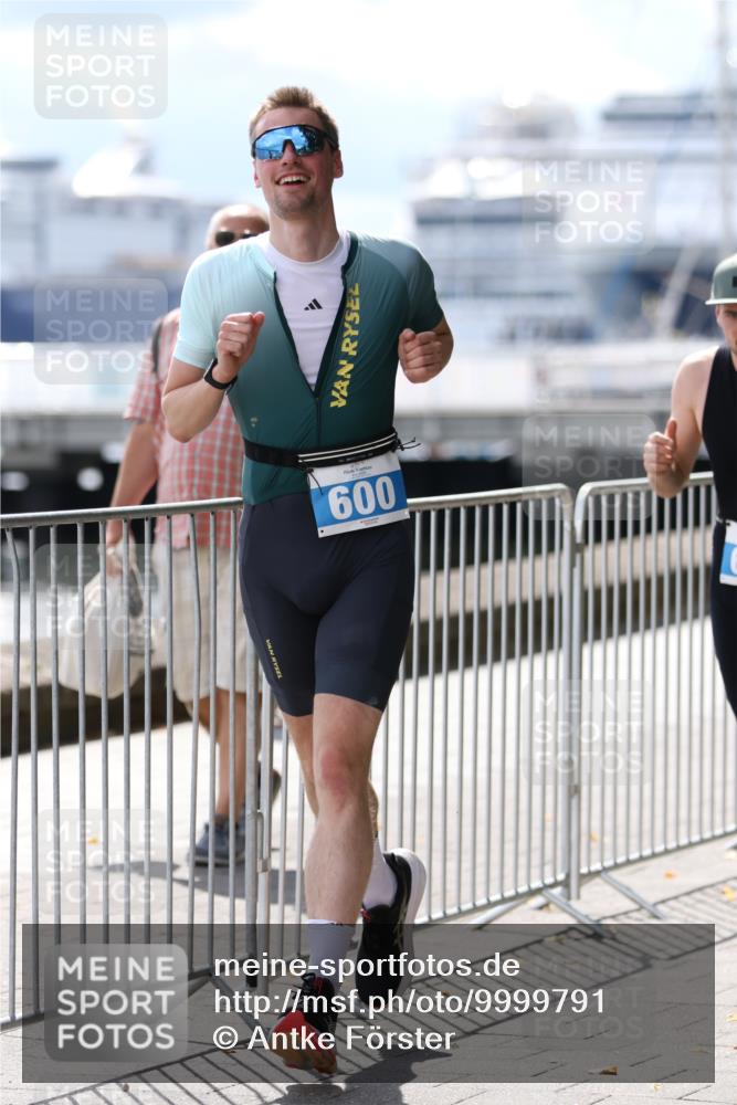 16.08.2026 - KN Förde Triathlon 2026 Antke Förster http://msf.ph/oto/9999791 16.08.2026 13:53:37 Laufen  meine-sportfotos.de