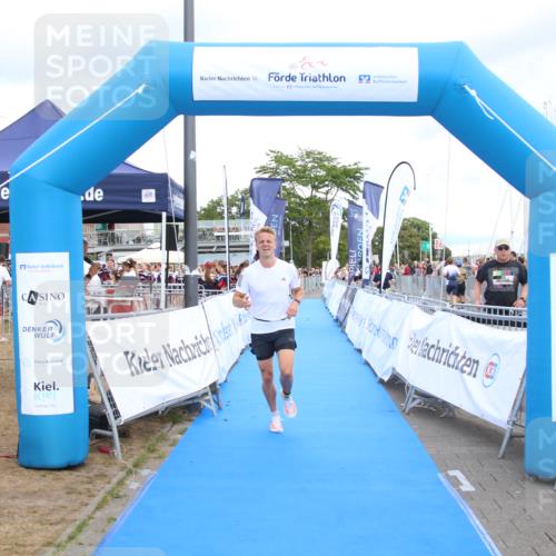 16.08.2026 - KN Förde Triathlon 2026 Markus Tischler http://msf.ph/oto/10001853 16.08.2026 13:44:11 Ziel 702, 702 meine-sportfotos.de