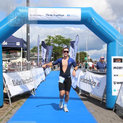 16.08.2026 - KN Förde Triathlon 2026 Markus Tischler http://msf.ph/oto/10002272 16.08.2026 13:55:00 Ziel 569, 569 meine-sportfotos.de