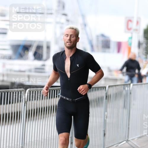 16.08.2026 - KN Förde Triathlon 2026 Antke Förster http://msf.ph/oto/10003395 16.08.2026 11:36:33 Laufen  meine-sportfotos.de
