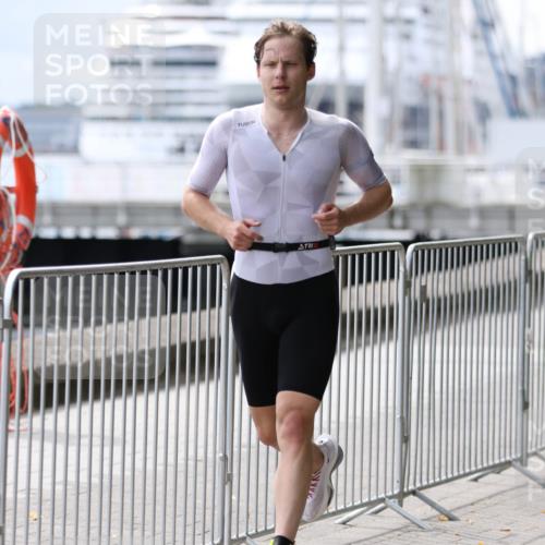 16.08.2026 - KN Förde Triathlon 2026 Antke Förster http://msf.ph/oto/10003408 16.08.2026 13:16:52 Laufen  meine-sportfotos.de