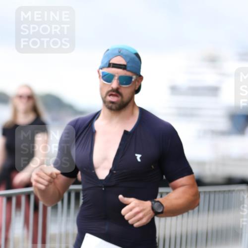 16.08.2026 - KN Förde Triathlon 2026 Antke Förster http://msf.ph/oto/10003440 16.08.2026 11:37:25 Laufen  meine-sportfotos.de