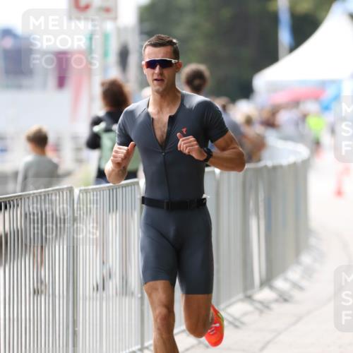 16.08.2026 - KN Förde Triathlon 2026 Antke Förster http://msf.ph/oto/10003645 16.08.2026 13:26:43 Laufen  meine-sportfotos.de
