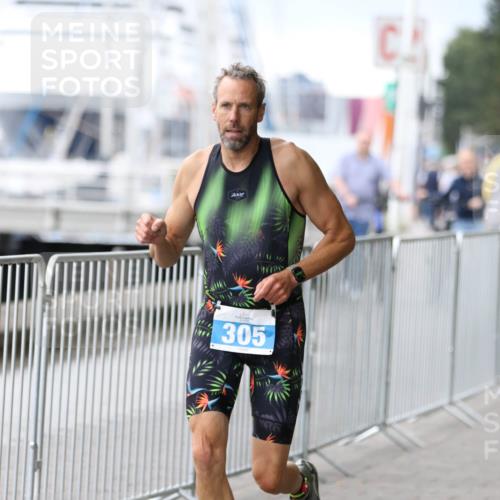 16.08.2026 - KN Förde Triathlon 2026 Antke Förster http://msf.ph/oto/10003749 16.08.2026 11:43:57 Laufen 7001, 305, 77 meine-sportfotos.de