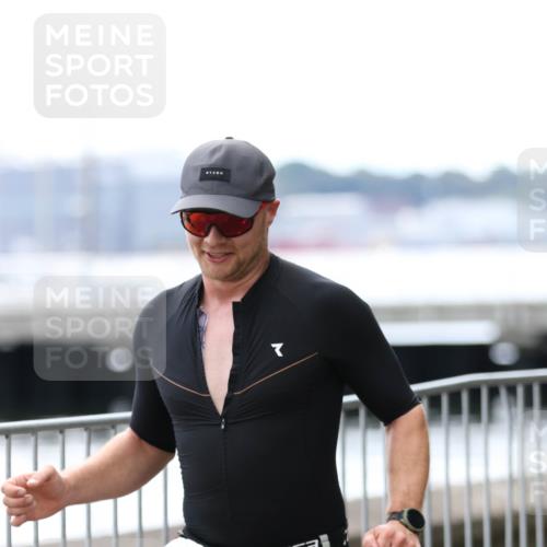 16.08.2026 - KN Förde Triathlon 2026 Antke Förster http://msf.ph/oto/10003810 16.08.2026 13:28:59 Laufen 3, 2 meine-sportfotos.de