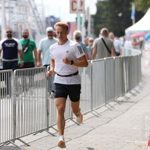 16.08.2026 - KN Förde Triathlon 2026 Antke Förster http://msf.ph/oto/10003934 16.08.2026 13:30:07 Laufen  meine-sportfotos.de